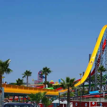 Family Opposite Aquashow Waterpark كوارتيرا